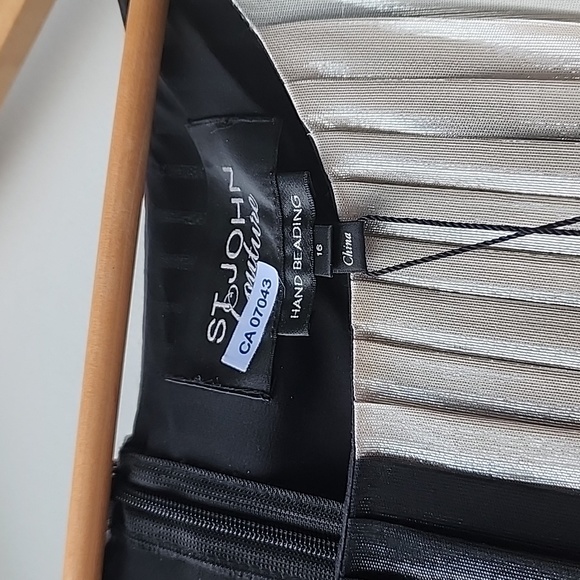 St John Couture Pleated midi Metallic Tri Tone Silk Dress - Picture 2 of 11